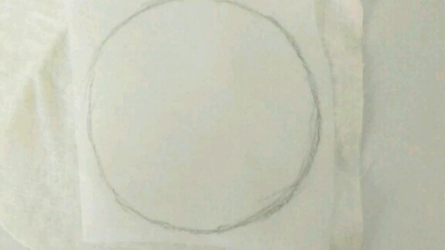 Desenhe os olhos e o bico para o termocolante