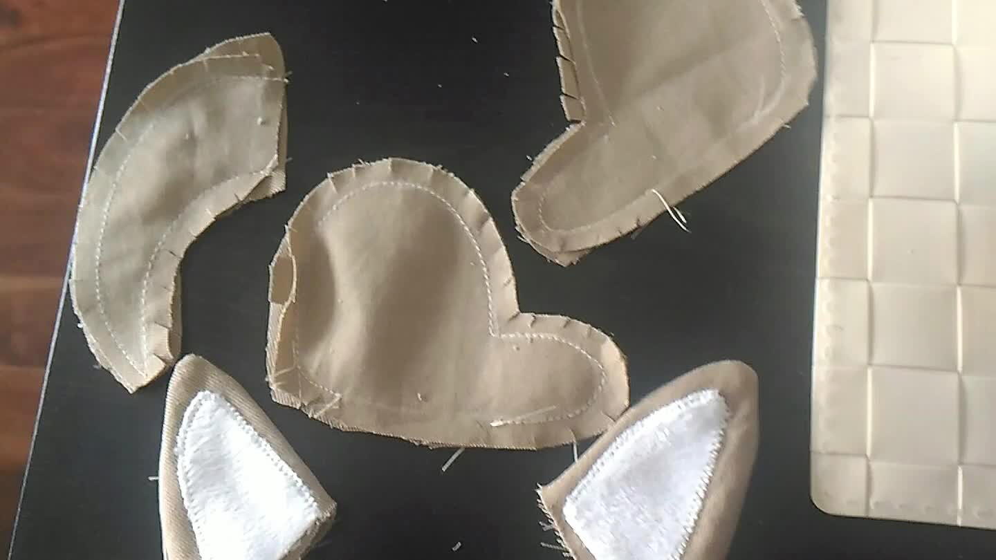 r, faça os piques nas partes arredondadas e corte a ponta do rabo