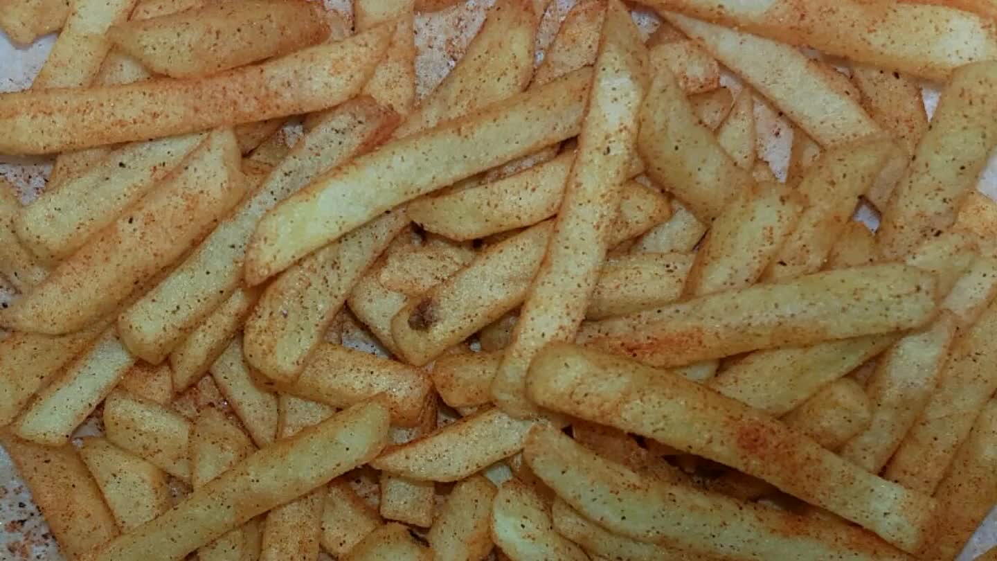 ezze sóval, borssal, fűszerpaprikával