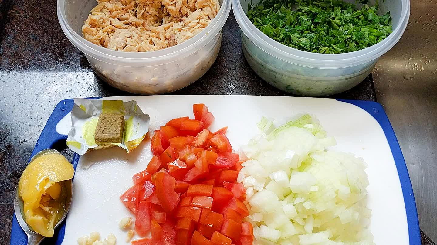 Na panela a manteiga , Frite o alho coloque o caldo deixe derreter