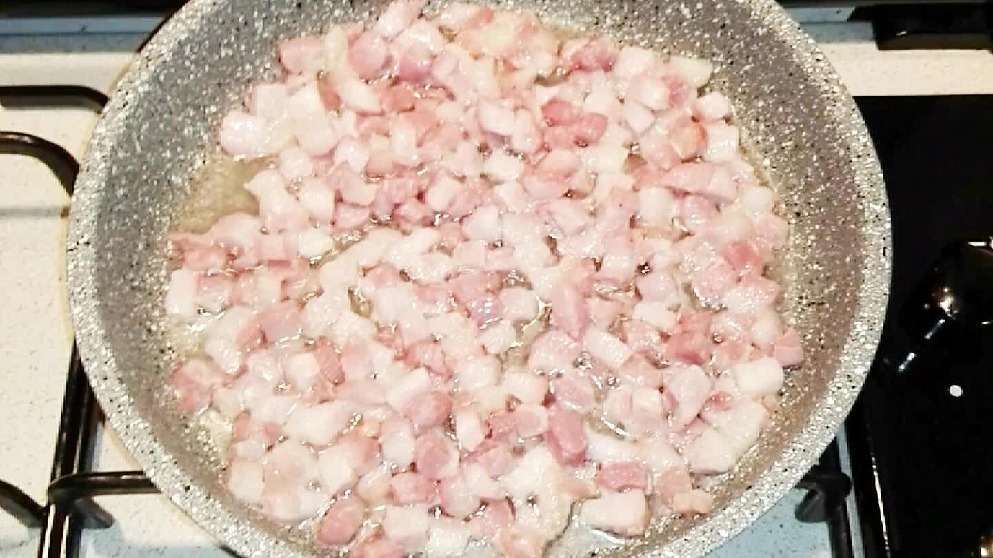 rasso prodotto verrà usato successivamente. Mettere da parte per la fine ricetta.
