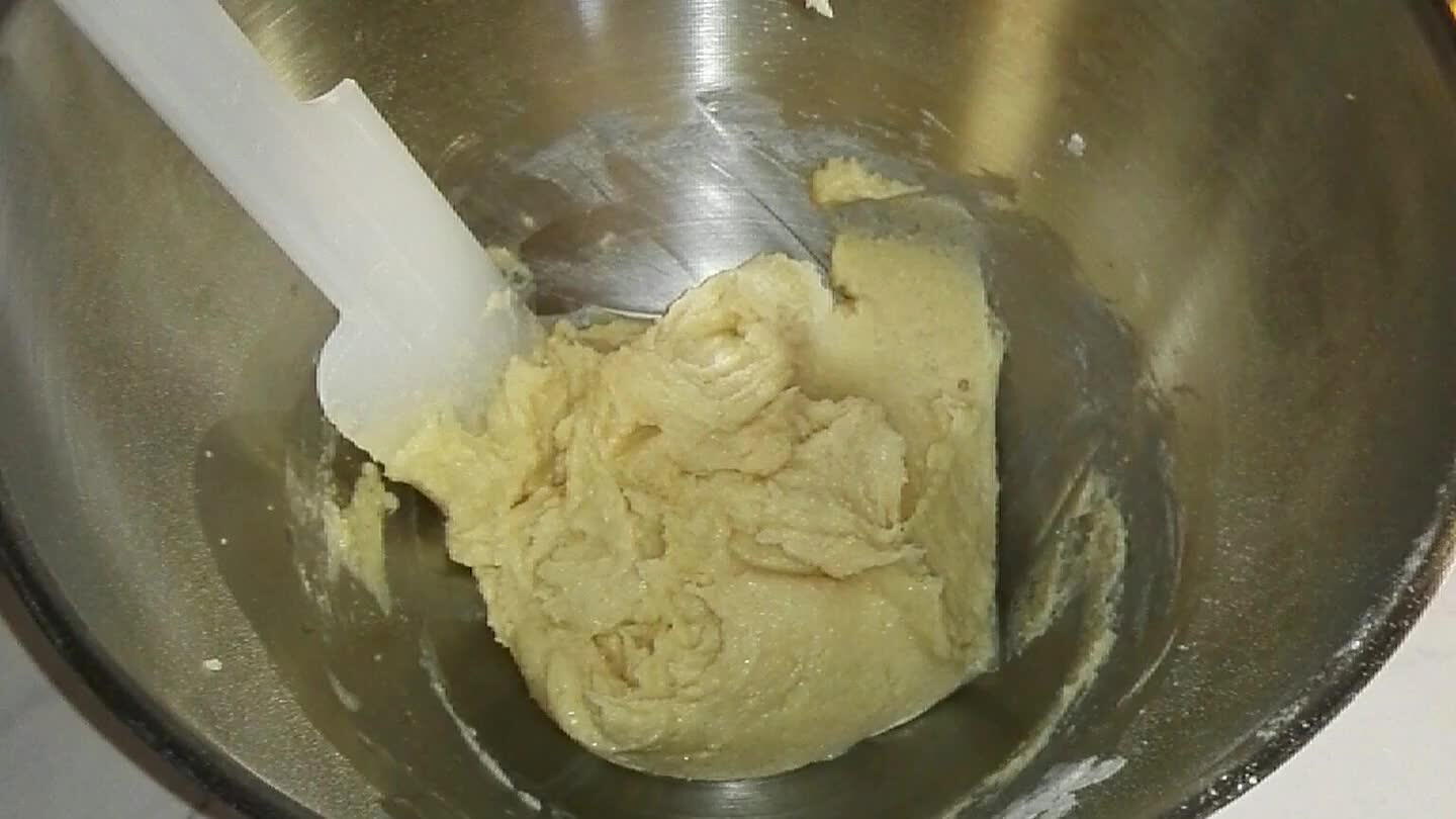 Mescolare e amalgamare bene e mettere da parte
