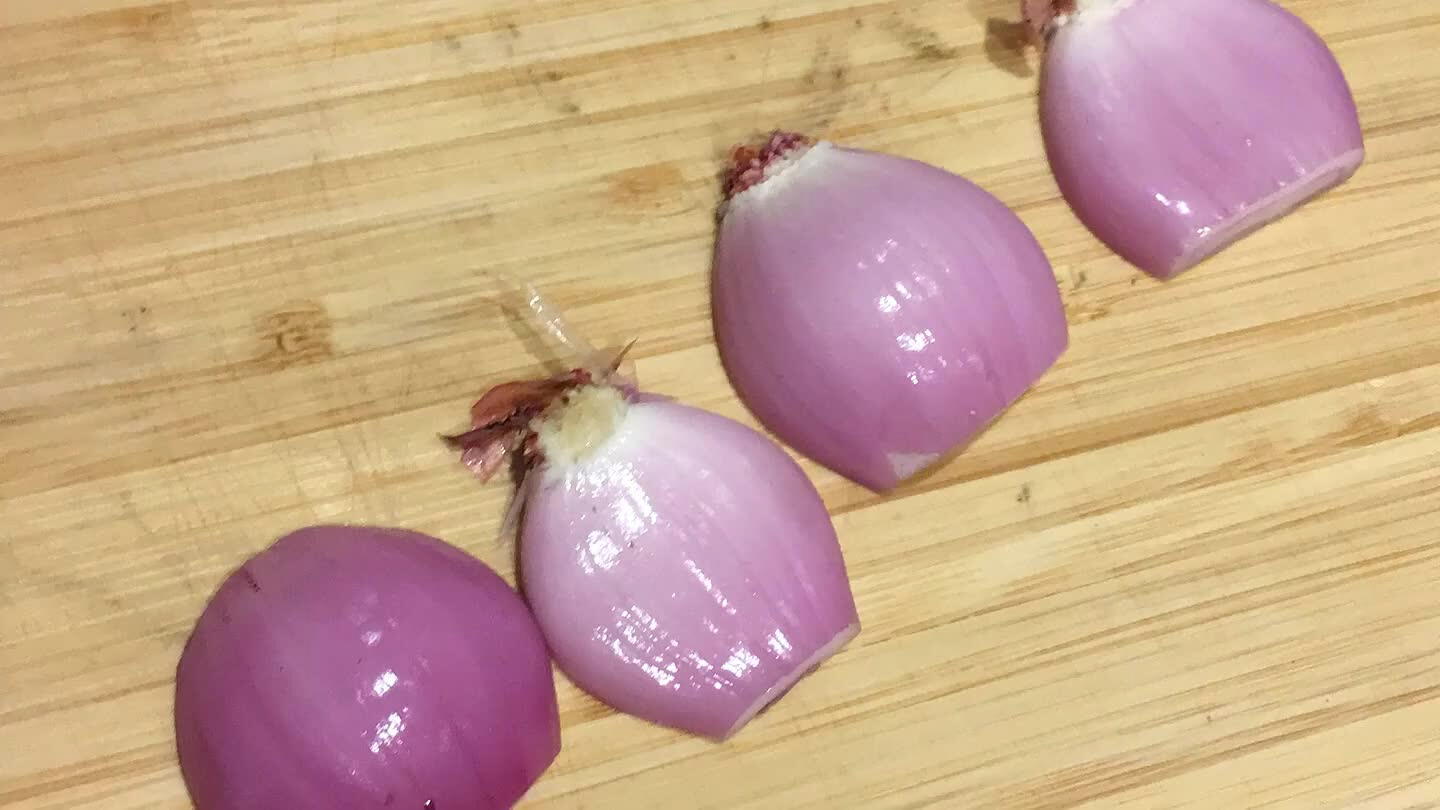 slicing a fine checkerboard accross the sliced face of the shallot.