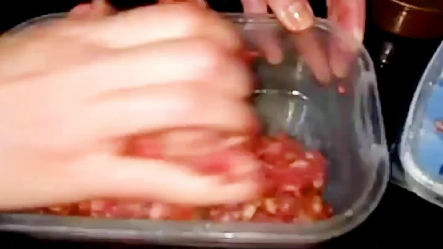 o blend fique homogêneo (como o peito tem uma quantidade maior de gordura é necessário mexer bem para deixar o blend bem uniforme, a gordura será responsável pela suculência)