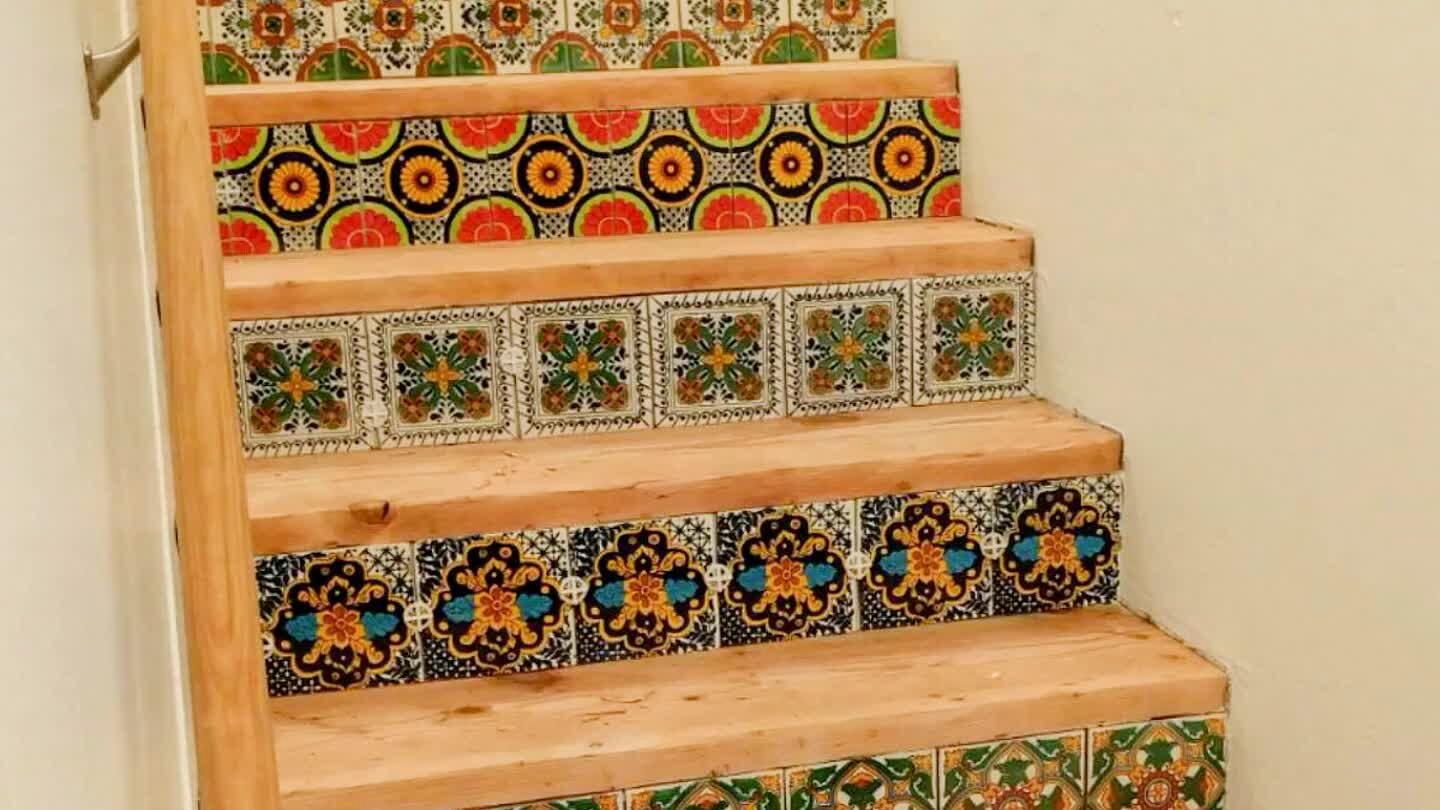 icaria a madeira se não tivéssemos usado verniz a base de óleo. Intercale com os designs de azulejos diferentes.