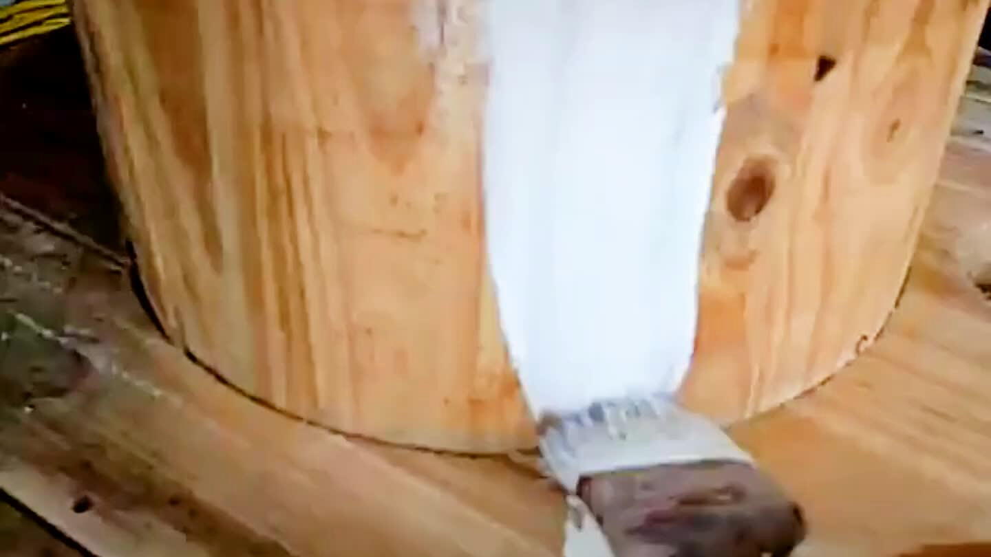 etel, passando 2 demão;