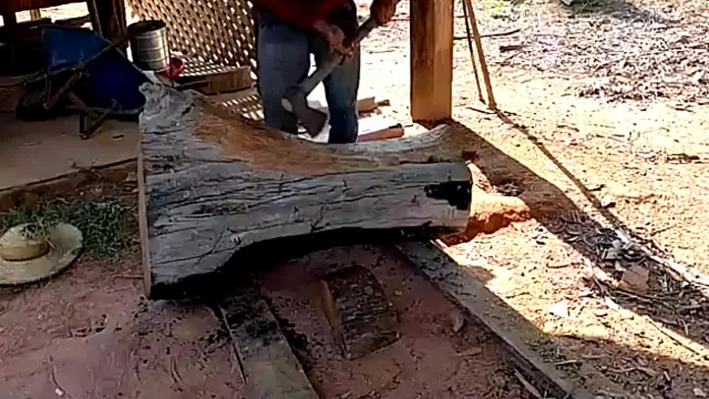 iteriosa até ficar do seu gosto, se necessário usar uma lixa para tirar as ferpas e as imperfeições;
