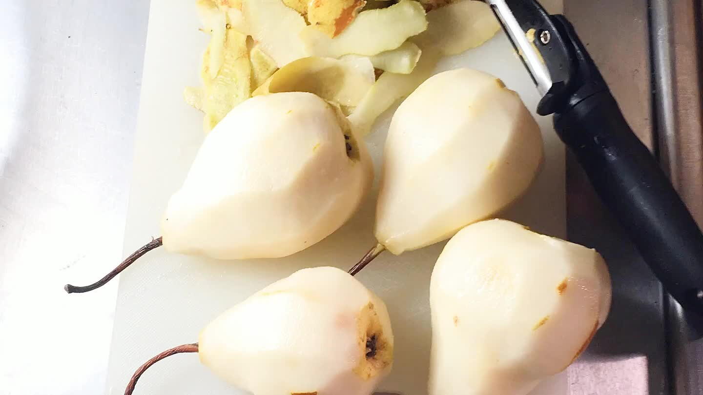 Peel and halve the pears.
