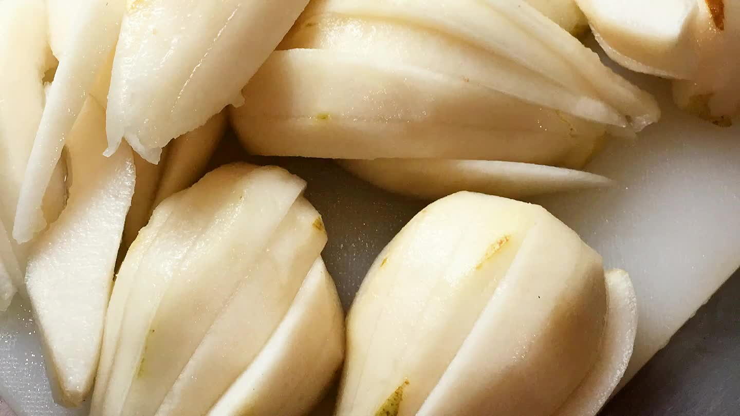 Slice pears in wedges.
