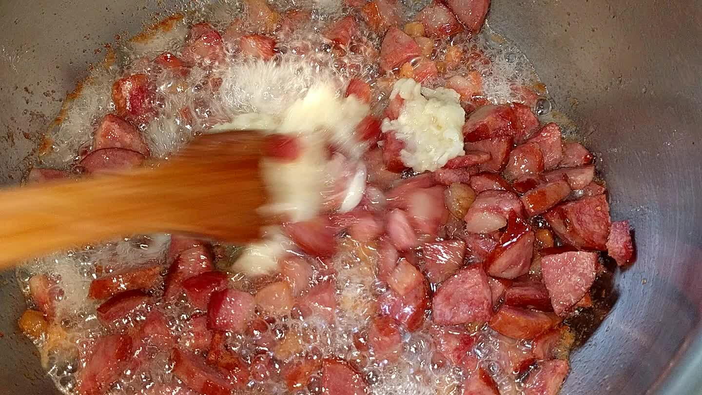 frigideira e frite os ovos, reserve;
