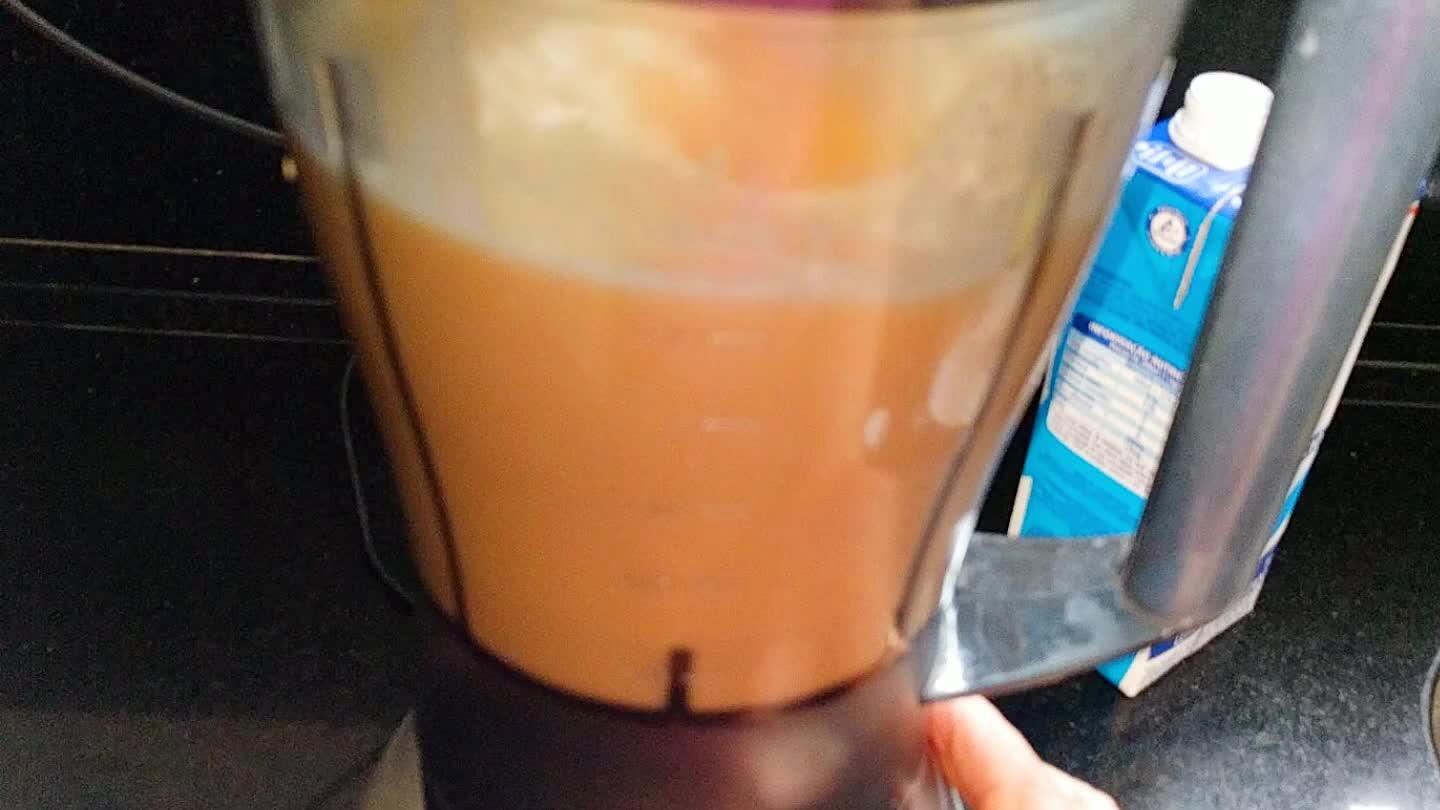 despeje na forma o líquido do liquidificador e põe para cozinhar em banho Maria forno a 180 graus, por aproximadamente 1 hora, dependendo do forno;