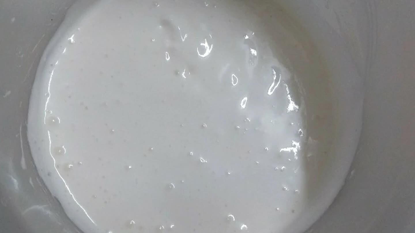 pouco.Acrescente o creme de leite gelado e bata mais um pouco.Coloque esse creme em cima do 2° creme.