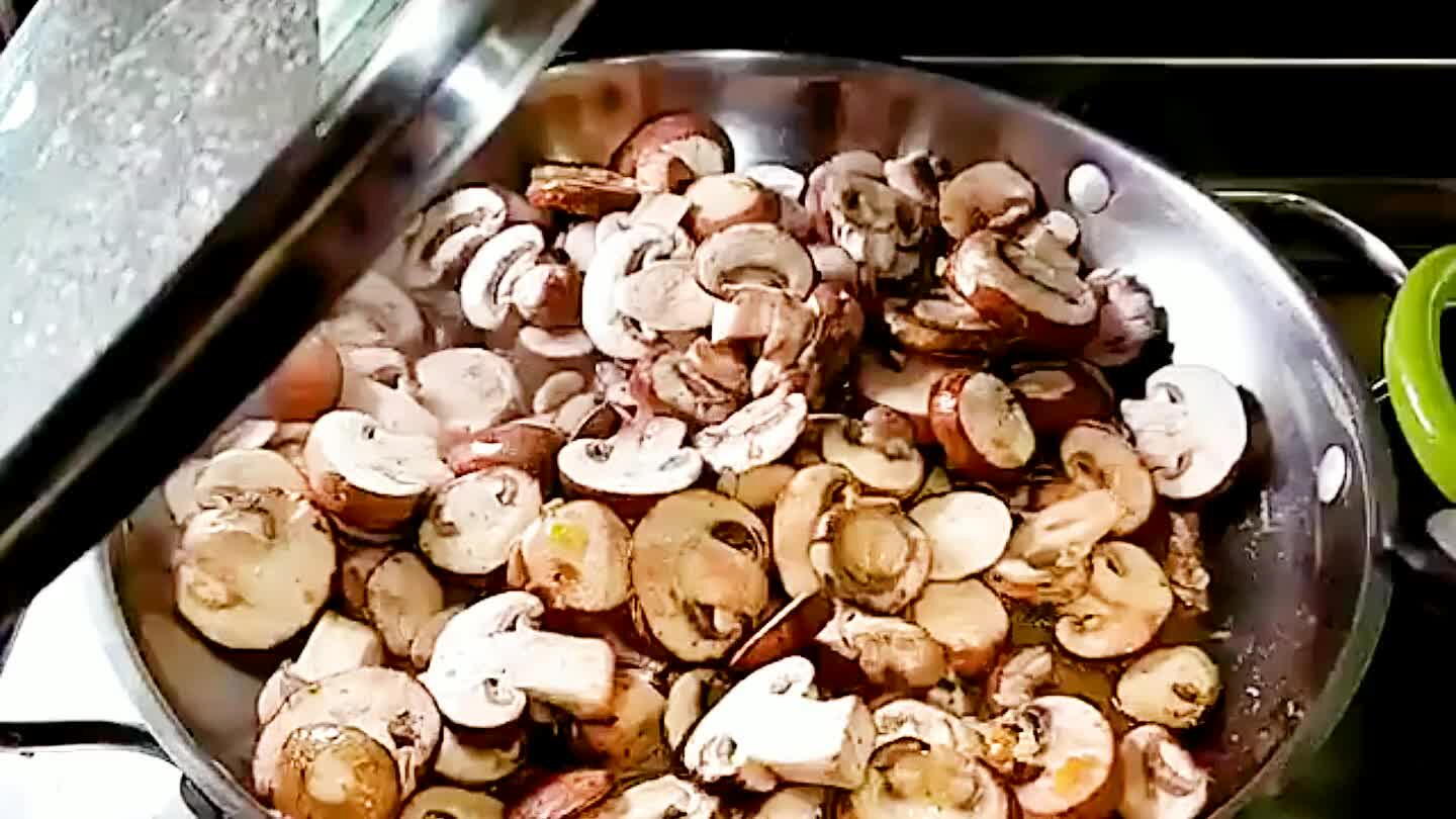 and add the mushrooms, cook till well browned (5 to 7 minutes). Cover and wait for 3 minutes.