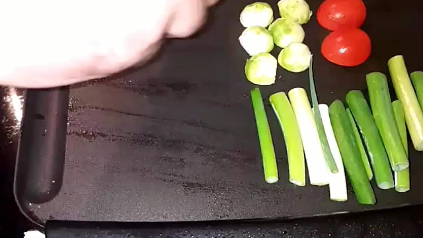 ldségeket, hogy egyenletesen piruljanak.