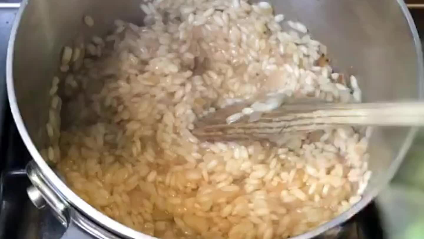 After about 10 minutes, and the peas and stir well