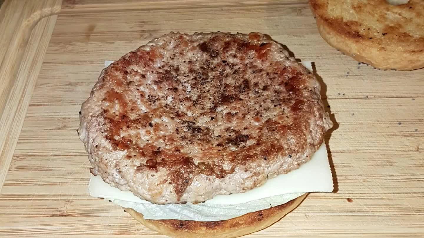 á egy paradicsomszeletet.