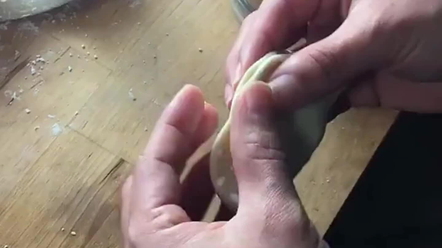 ges around the filling.