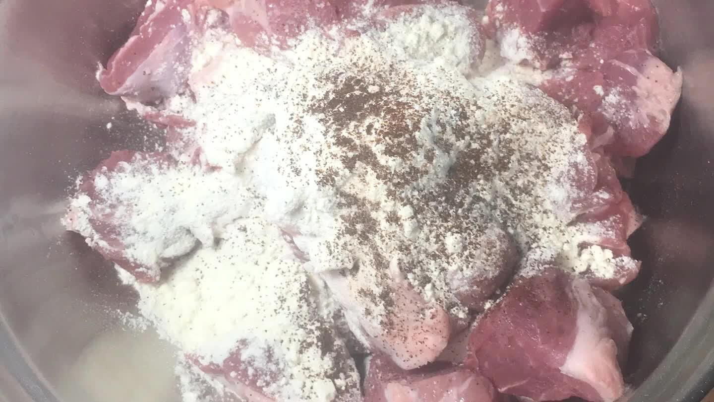 oat the pork chunks thoroughly.