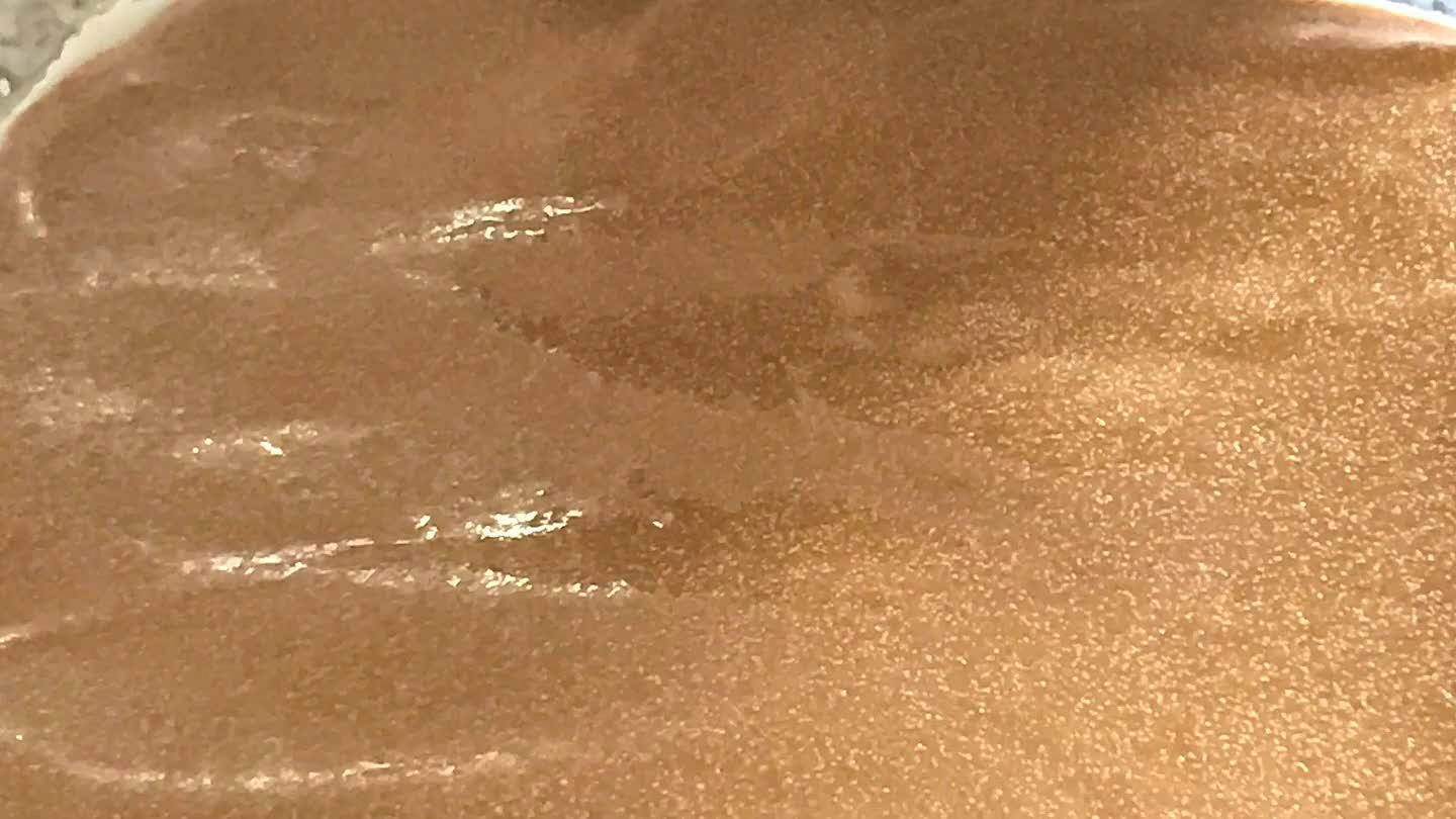eme de leite, bata por uns 5 minutos até obter um creme delicioso (mas não pode ficar duro, sim cremoso).