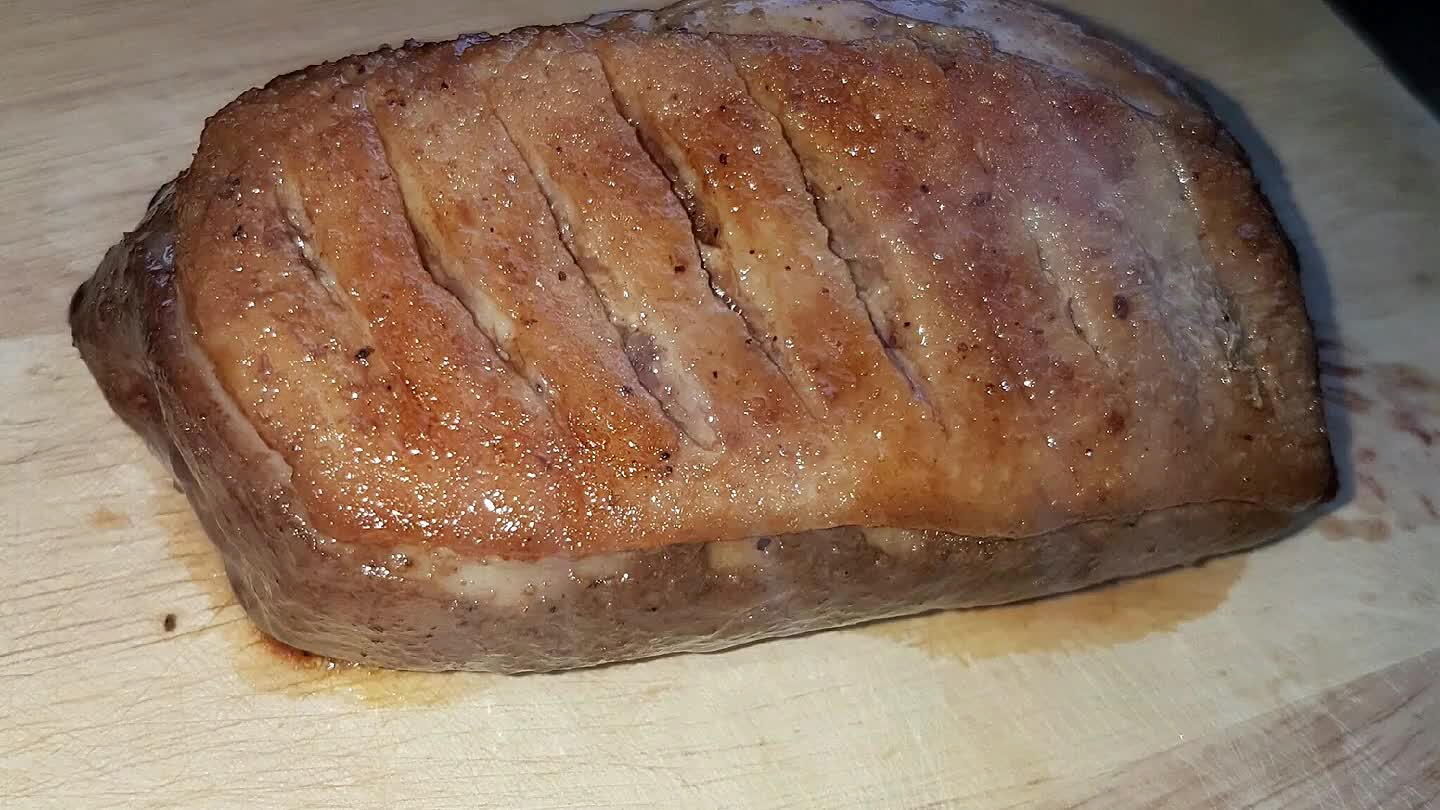 után szeletelje fel a húst.