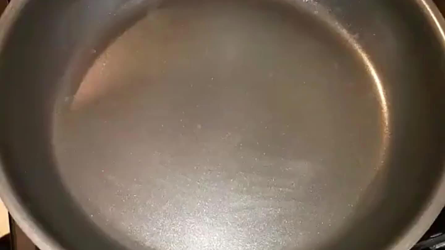 lső oldalát most sózza, és borsozza meg.