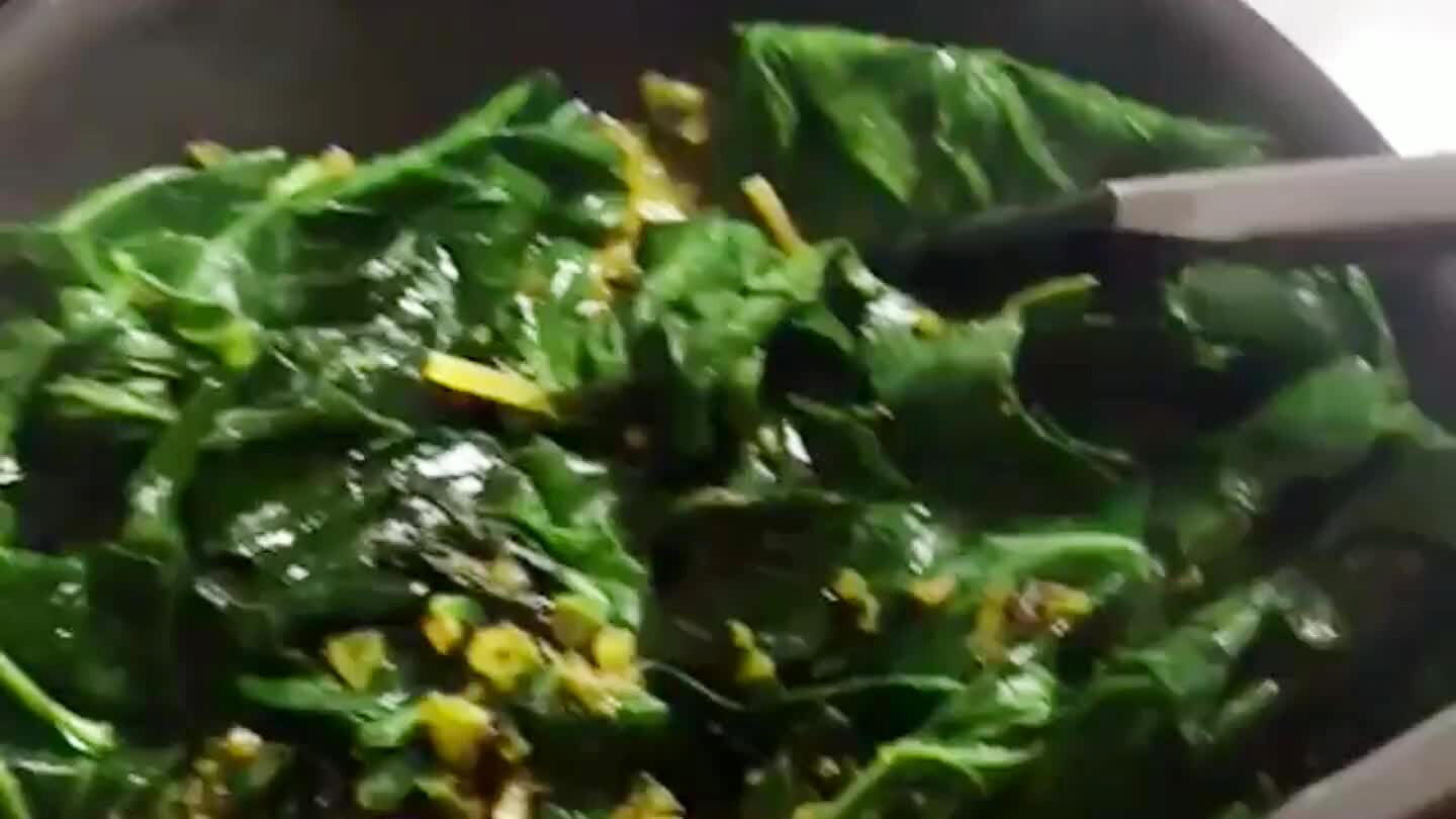 t if you find that the pand dries out before the leaves are tender, just add some water or broth, maybe even a splash of wine.