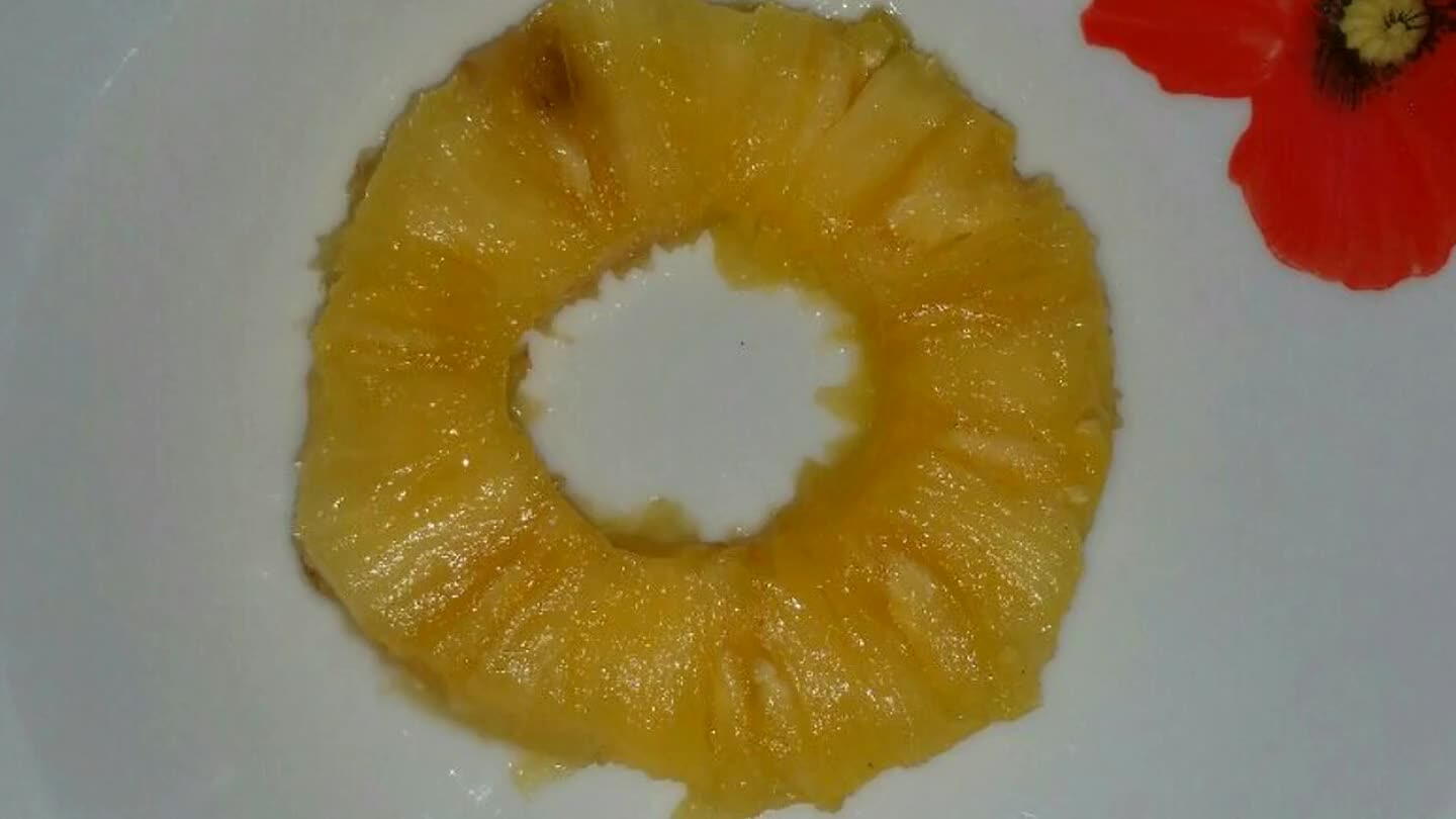 ego freimos la piña🍍y lo ponemos en un plato.