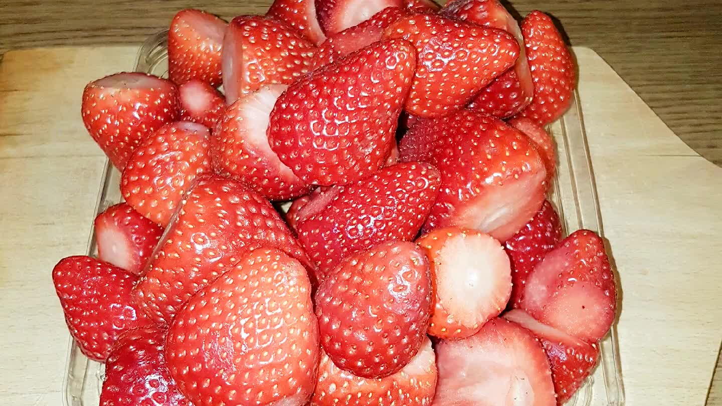 érett (világosabb) részre.