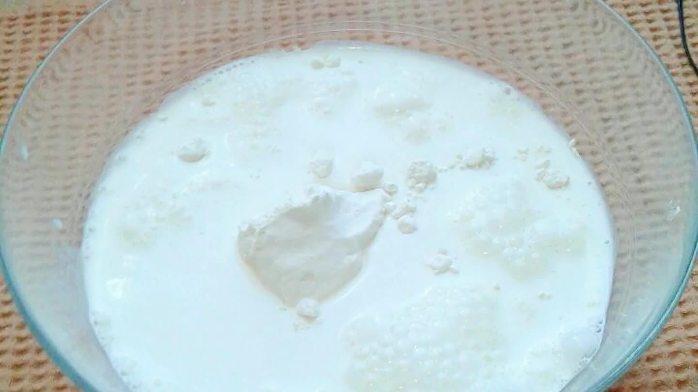 Ajouter le lait puis mélanger.