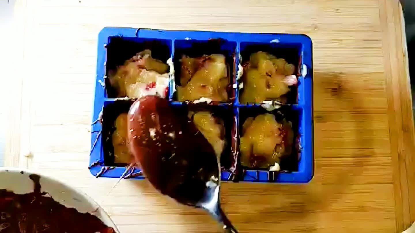 Cover with the rest of the chocolate (I found this steps is easier using a fork)