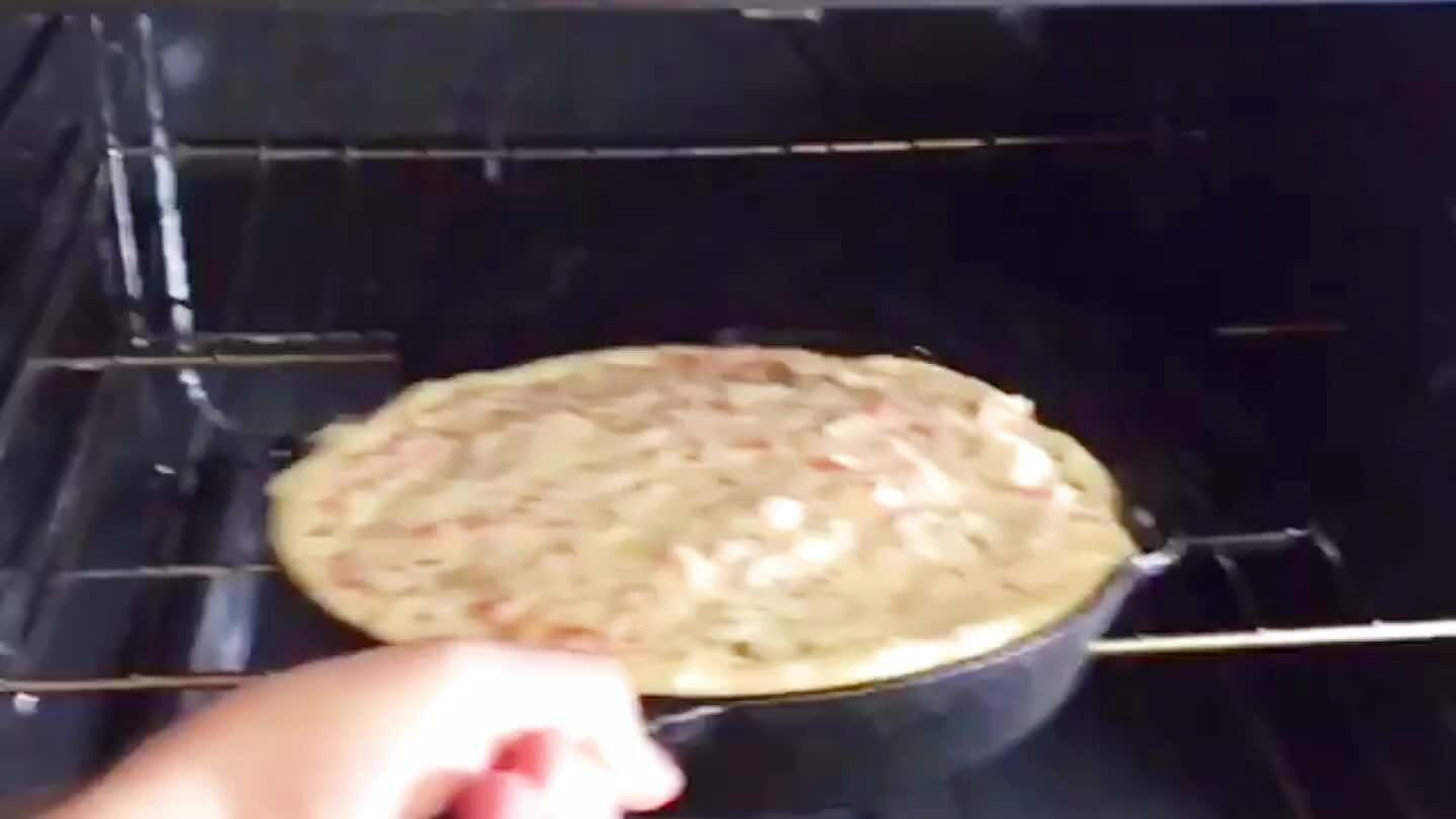 refuse to 450F right before you put the pizza in. Bake for 30-40 minutes.u crust should be golden brown.