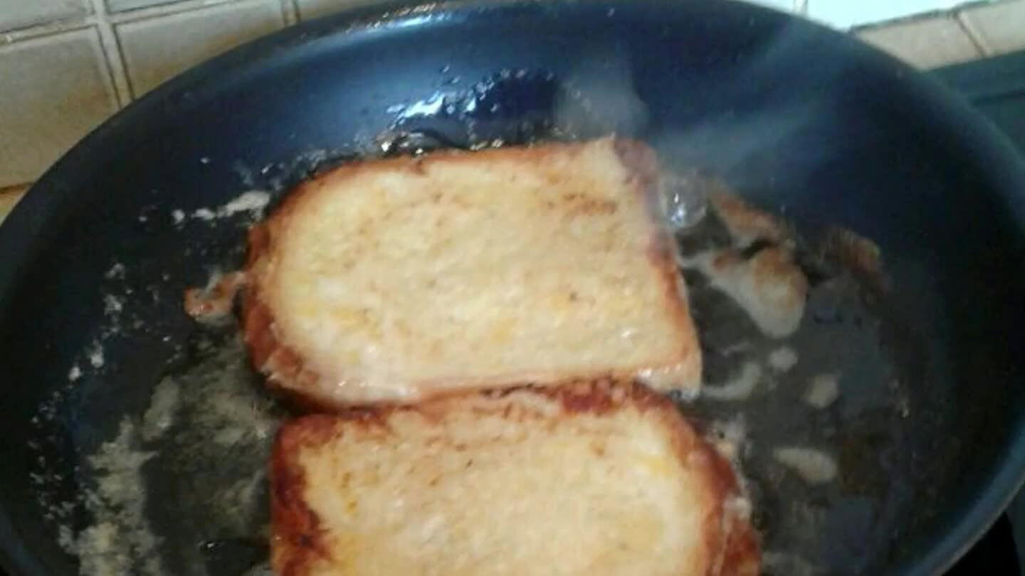 côté jusqu'à qu'elle soit bien dorée.