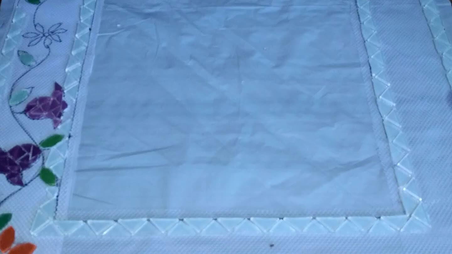 la não grudar na mesa, em baixo coloque o desenho acabei incluindo dois periquitos