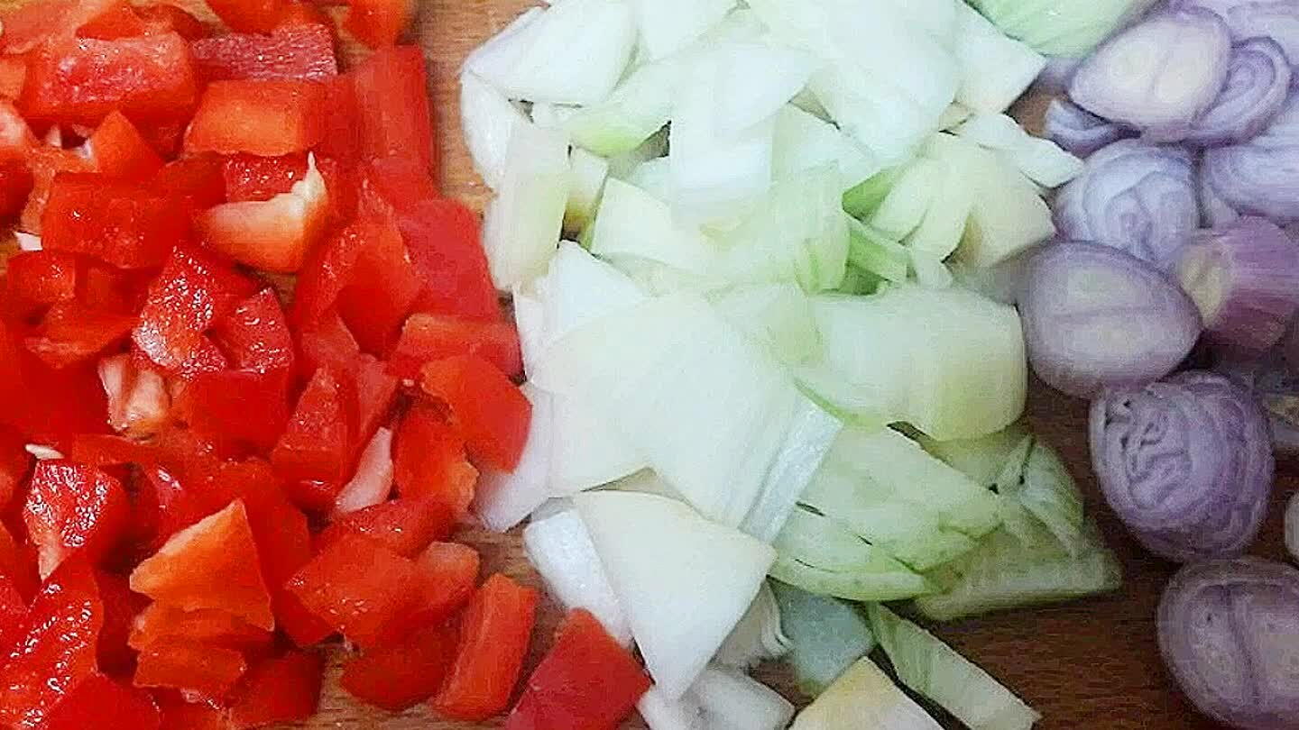 I am using a red bell pepper, white onion and shalotte onion.