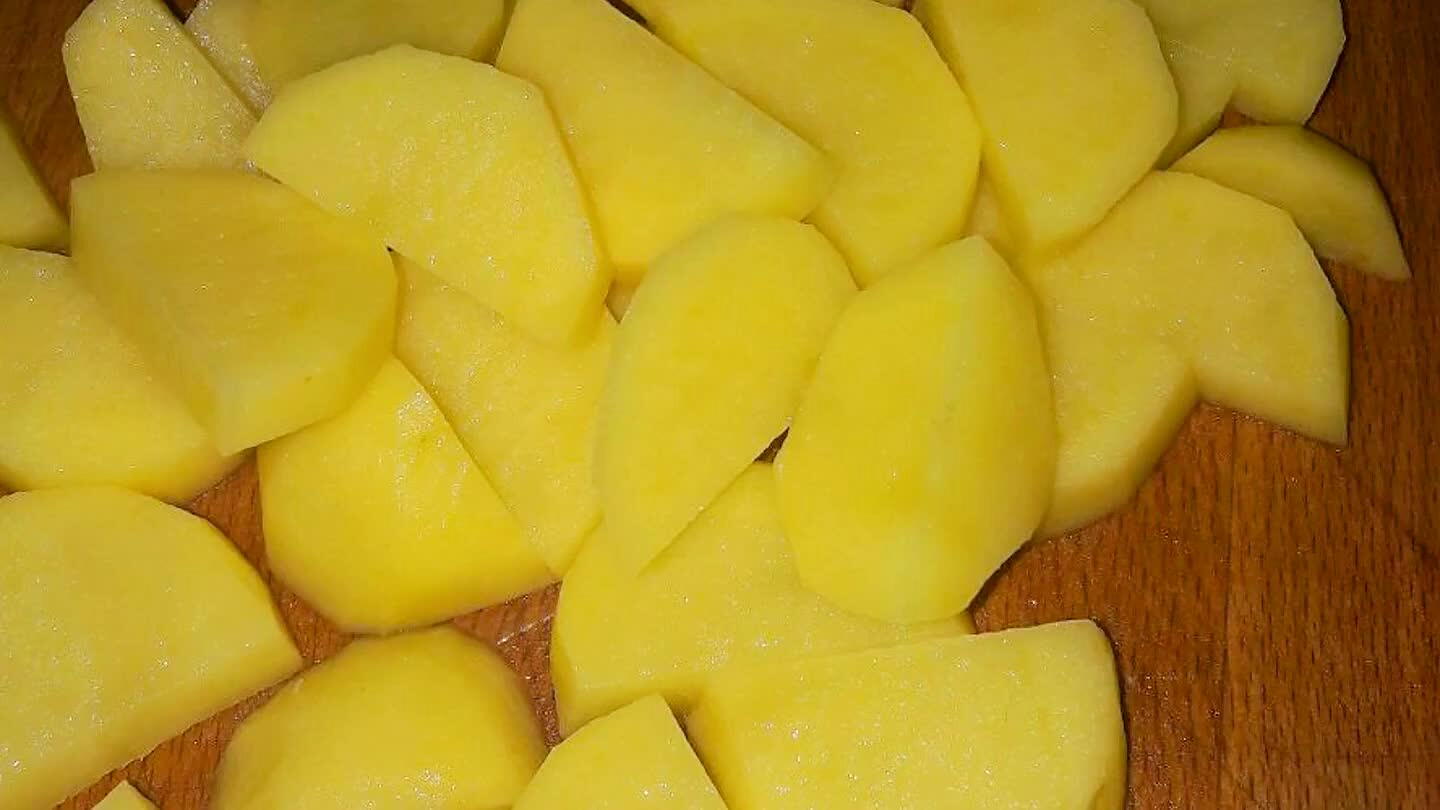 While we left the onions and peppers simmer on a medium heat, we dice up potatoes whilst keeping an eye on the pan
