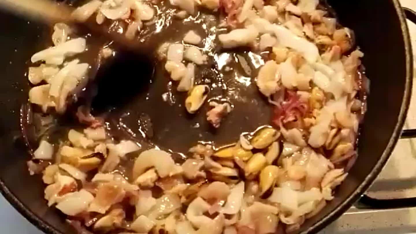 peperoncino. Una volta evaporato il vino mettere da parte il composto.