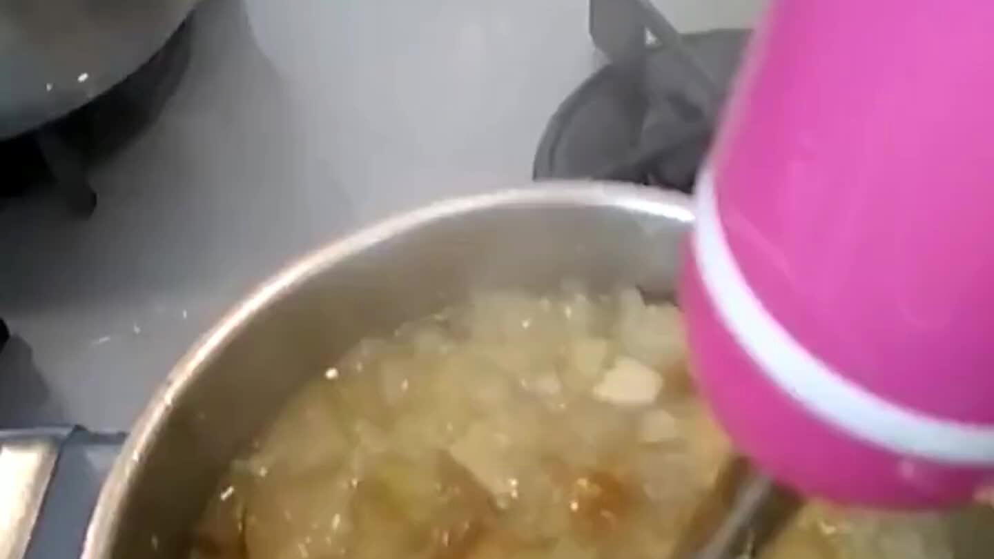 vývar. Podáváme s krutonky, grissini atd.