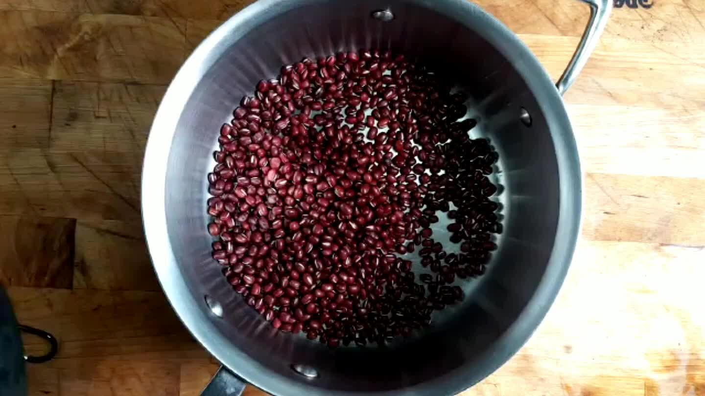 et aside to soak for at least 8 hours.