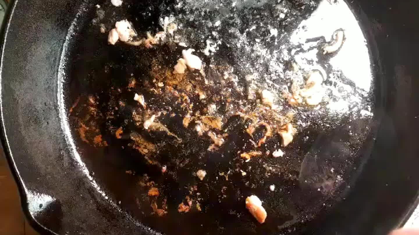 ing the garlic or the flour. Make sure your citrus juice is close at hand, because we will use that to stop the cooking quickly.