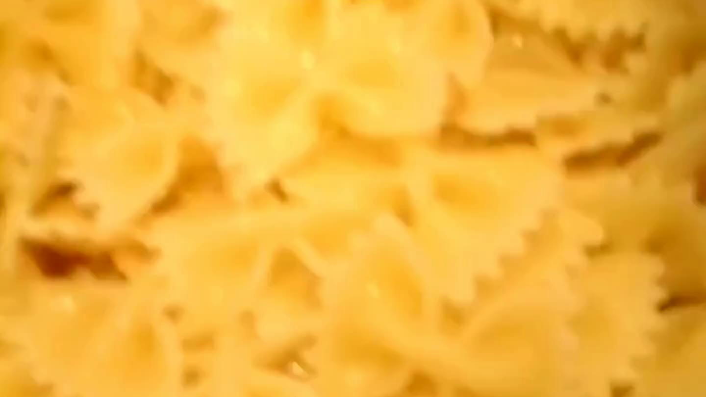 slitého tuňáka ( ve vlastní šťávě nebo oleji)