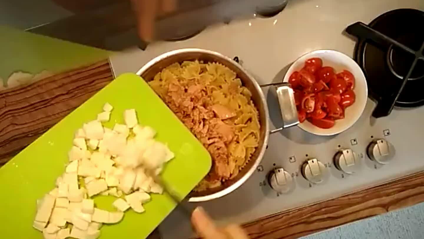 gáno. Vše zamícháme a podáváme teplé.