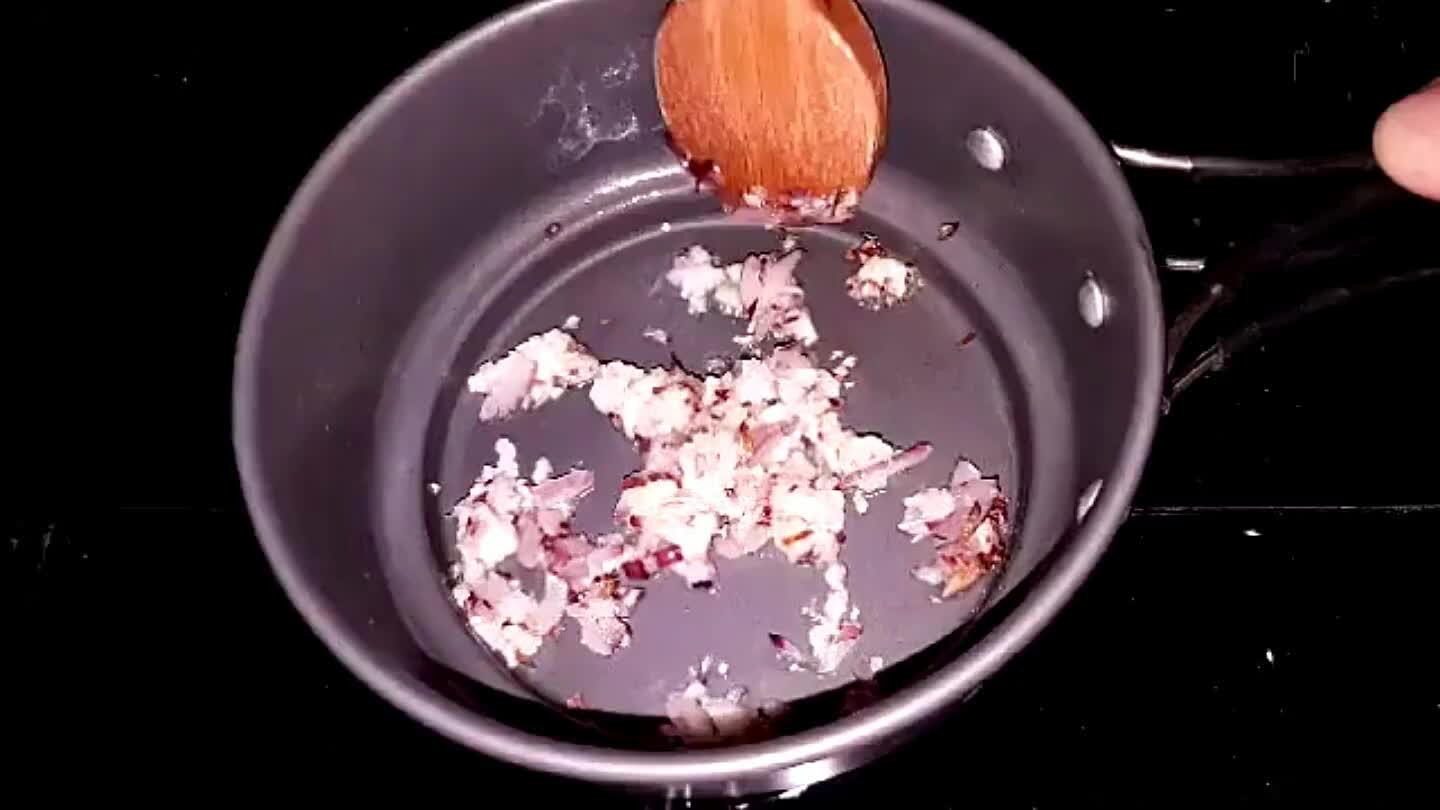 everje össze alaposan. Forrásig főzze tovább.
