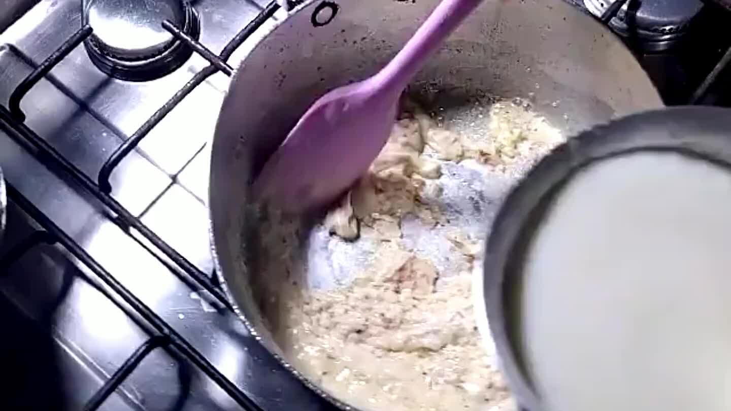 o branco com o molho de frango;