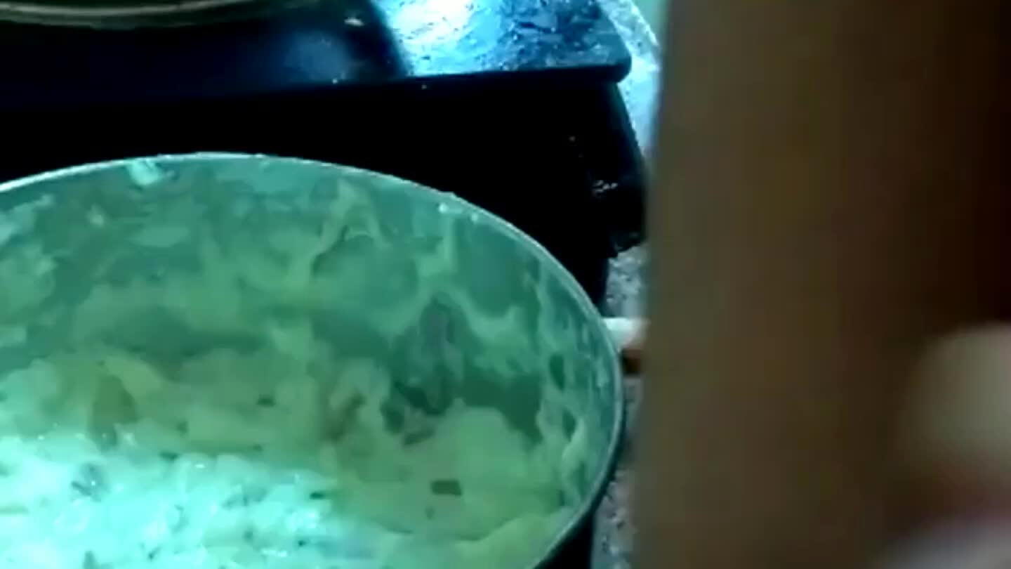 Take little amount of batter in ur palm, flatten it a little. Make a hole in the middle. Drop it in oil an fry until brown. (Be careful not to burn it)