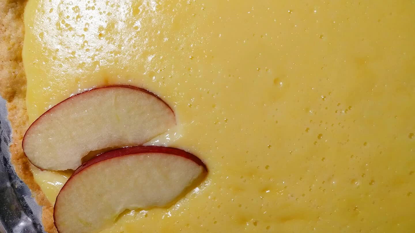 Arrumar sobre o creme;