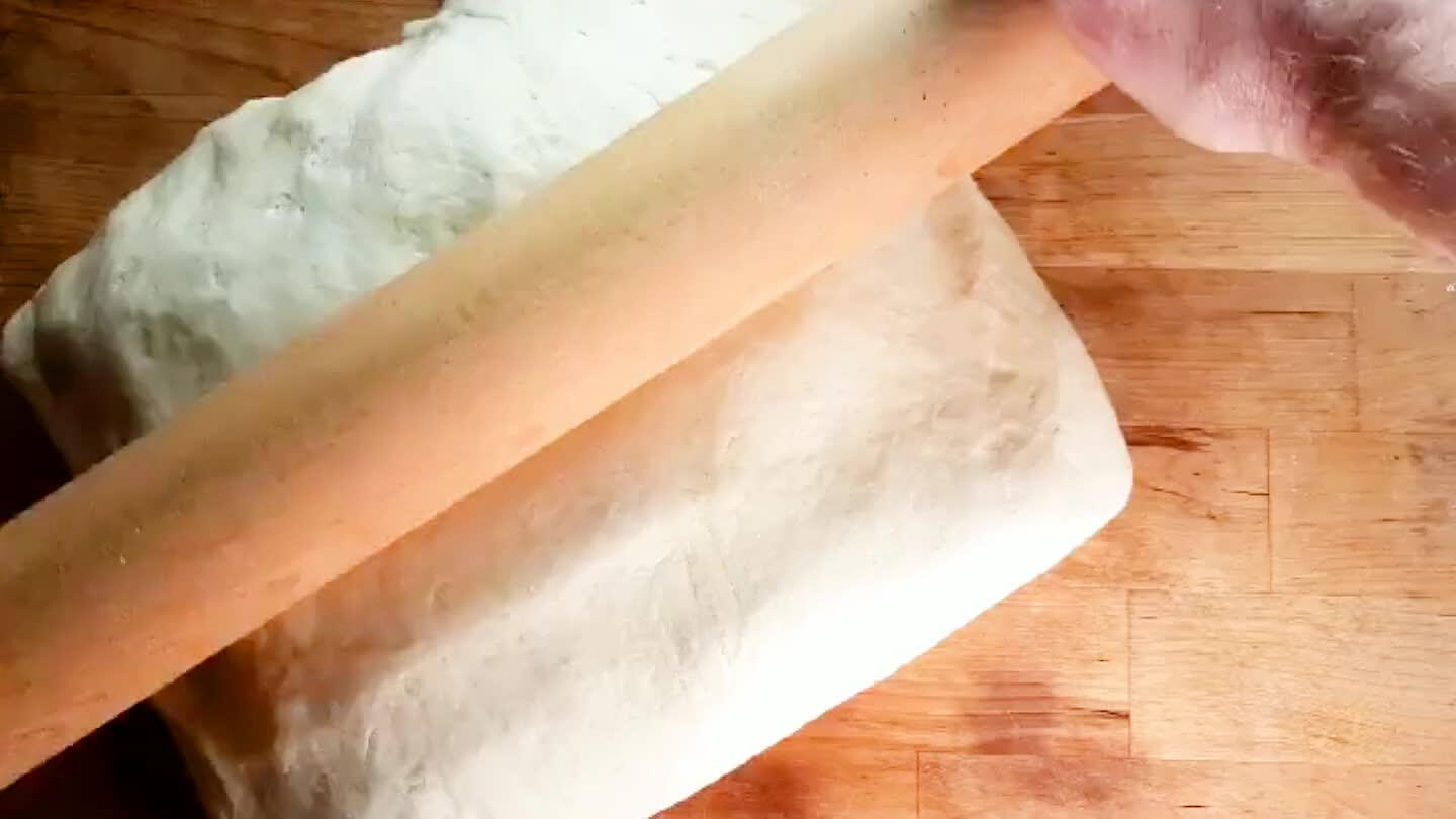 p with is actually 3 thin layers of dough, separated by 2 layers of butter. The pastry people like to call this a'plaque' for some reason.