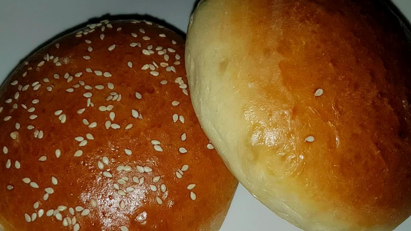 A hamburger buci, a húspogácsa, a sajt,