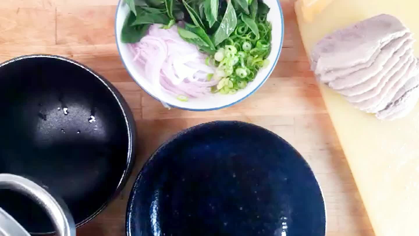 ls for this. If you're already going through all the trouble to make your own Bún Bò Huế, it's worth it to buy some good noodle bowls.