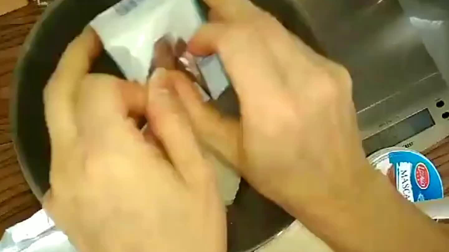 k a 70 g moučkového cukru.
