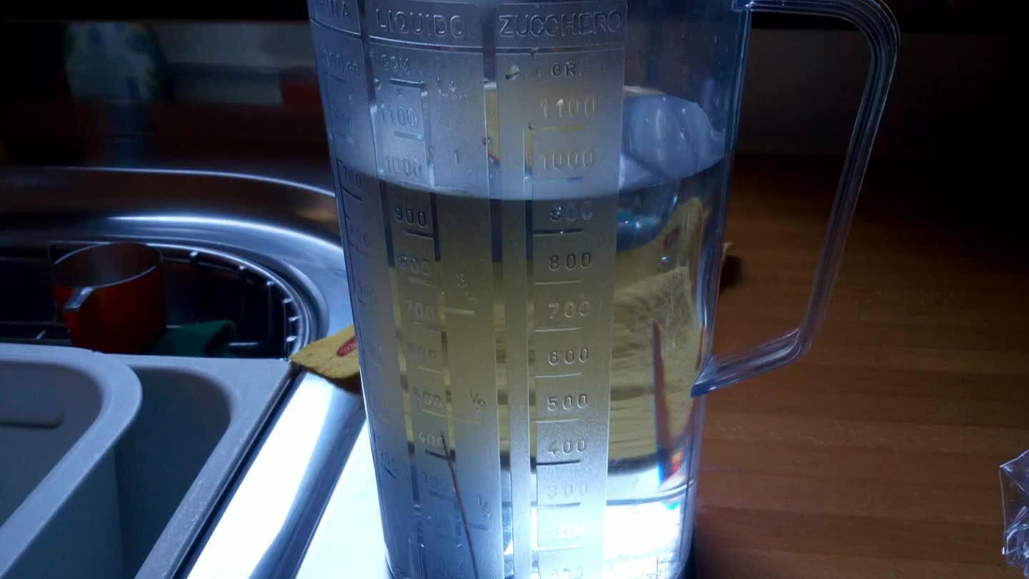 sso.Portare ad ebollizione,abbassare la fiamma e lasciarlo sobbollire dolcemente per una mezz'oretta in modo da avere un brodo al gusto di Rapanello.